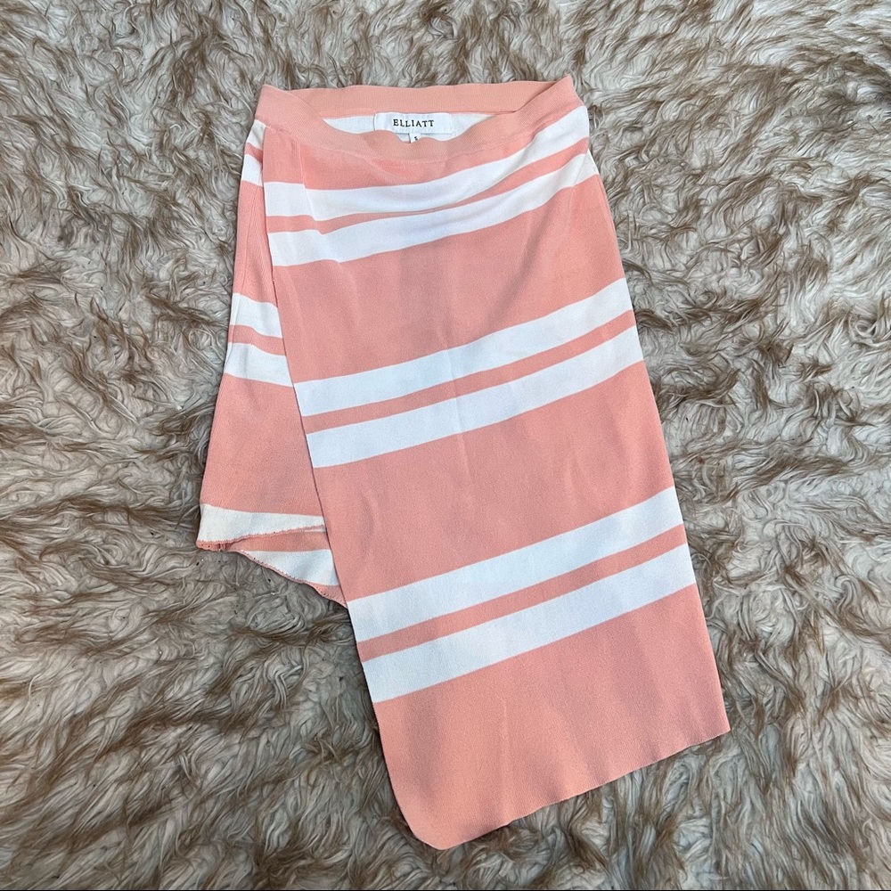 Rare find 💎Like new Revolve Elliatt peach / white knit skirt size Small